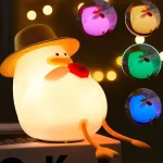 چراغ خواب سیلیکونی مدل اردک کلاه‌دار | Duck Night Light - تصویر 6